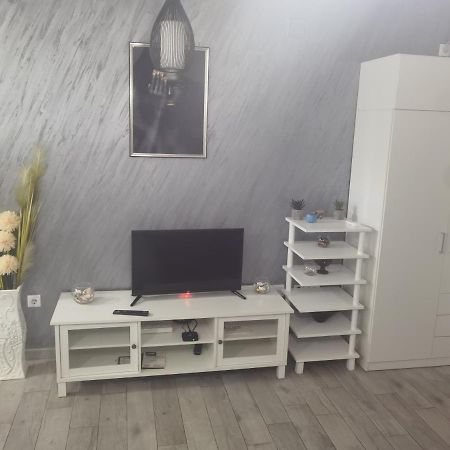 Danica Apartment สเรมสกา มิโตรวิตซา ภายนอก รูปภาพ