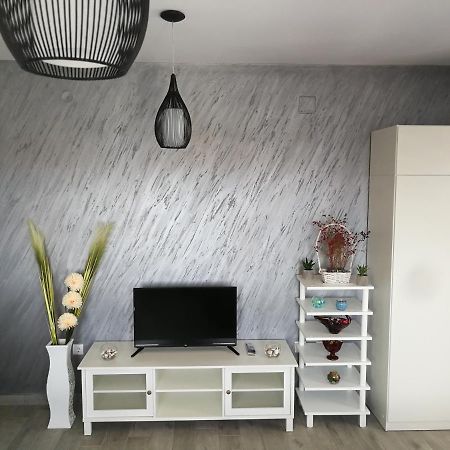 Danica Apartment สเรมสกา มิโตรวิตซา ภายนอก รูปภาพ
