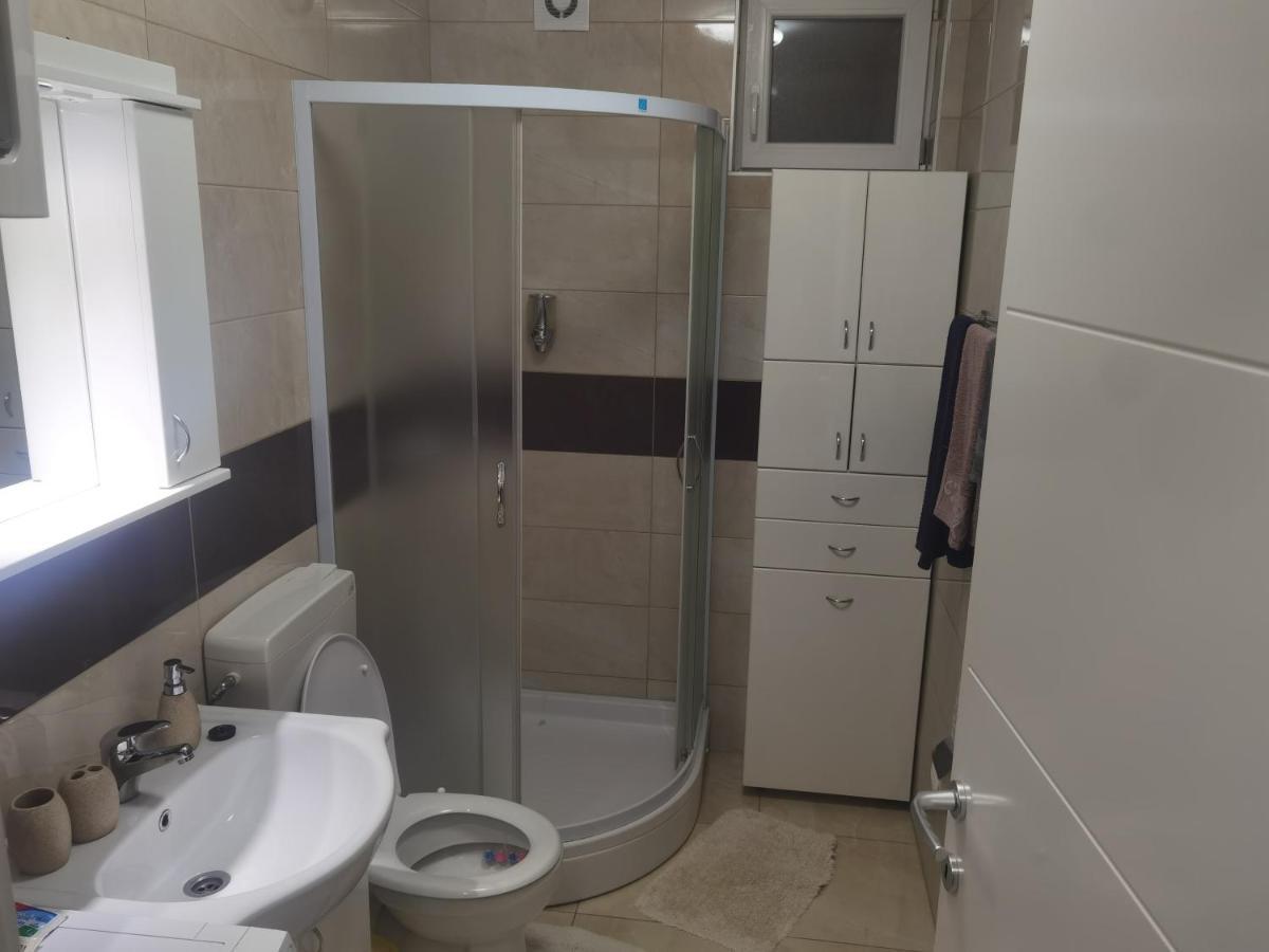 Danica Apartment สเรมสกา มิโตรวิตซา ภายนอก รูปภาพ