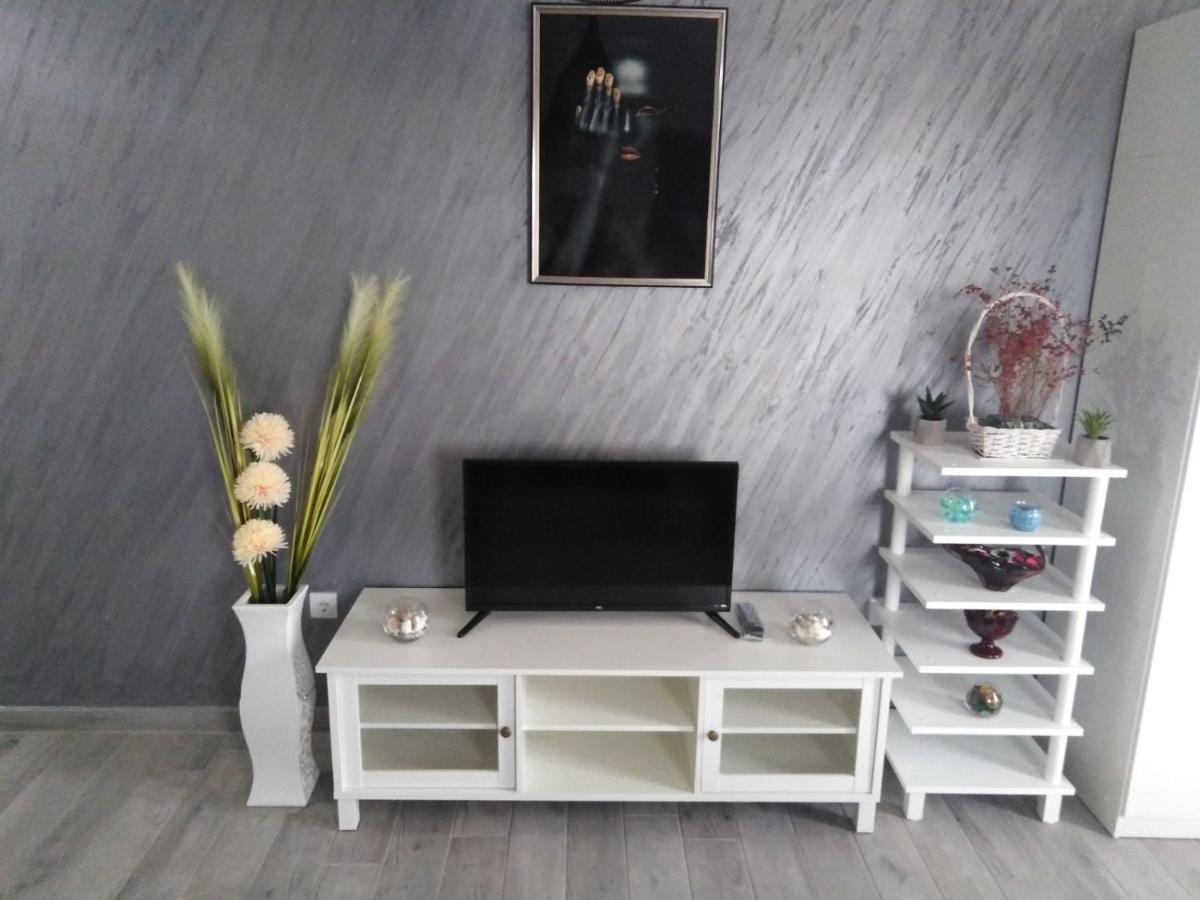 Danica Apartment สเรมสกา มิโตรวิตซา ภายนอก รูปภาพ