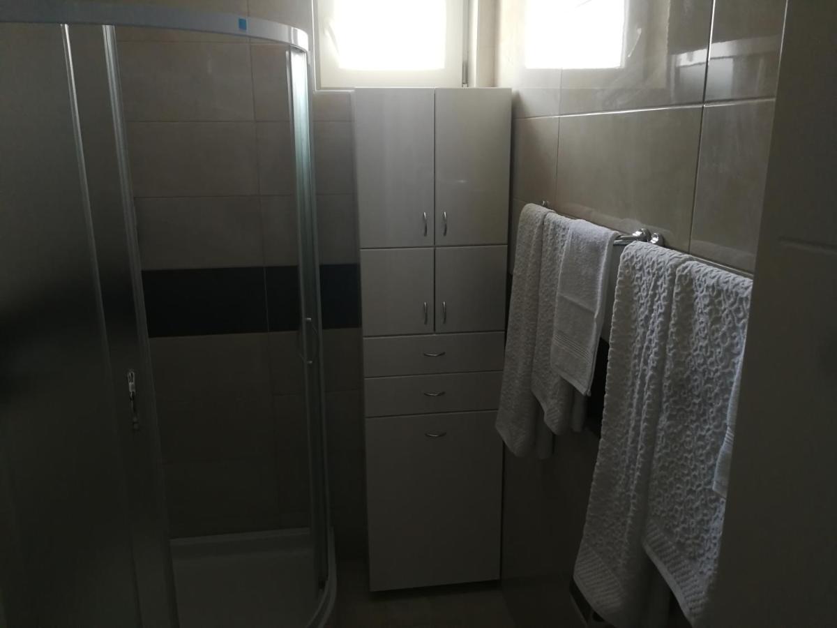 Danica Apartment สเรมสกา มิโตรวิตซา ภายนอก รูปภาพ